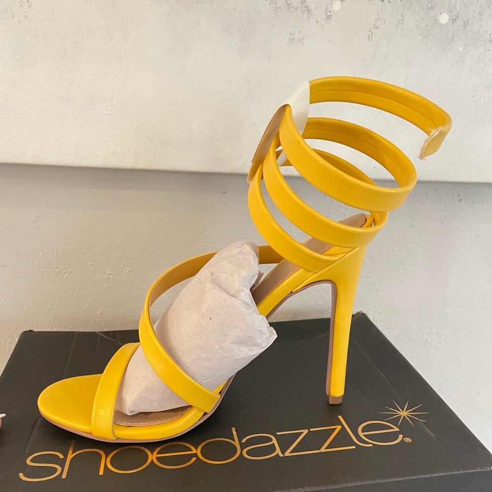 Shoe Dazzle Yellow Spiral Strap Heels